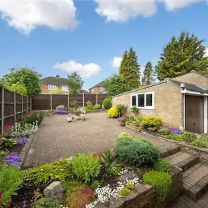 Beaconsfield House, Modern, Recently Refurbished, Self Check-in, Free Parking And Near Luton Airport Luton (Bedfordshire)